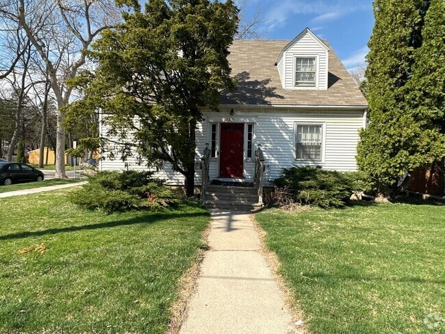 Building Photo - 722 W Olin Ave Unit #1 Rental