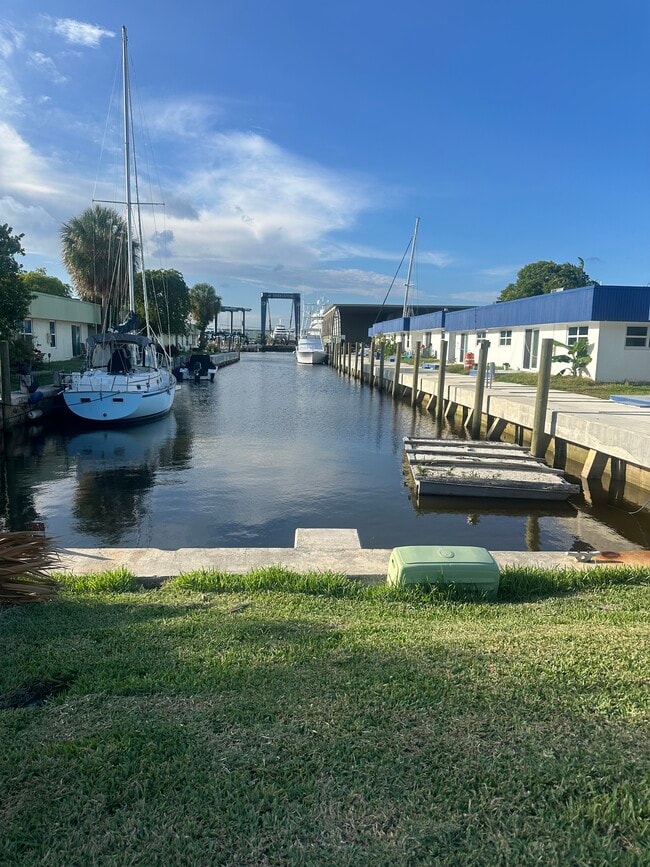 Photo - Royal Palm Vista Apartments