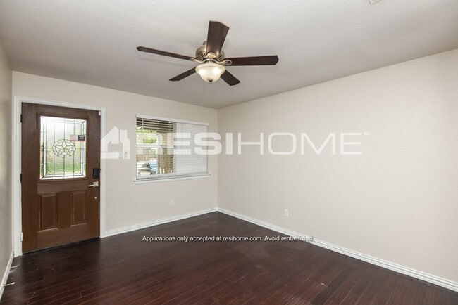 Photo - 521 Kemper Ave