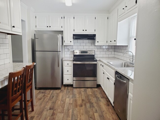 Photo - 520 Towergate Pl
