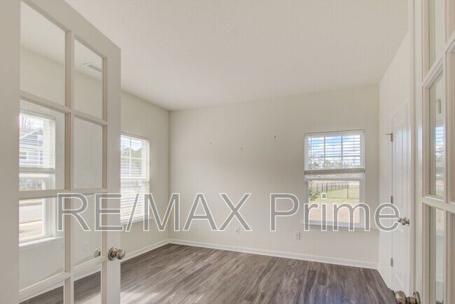 Photo - 2005 Heron's Pt Ln