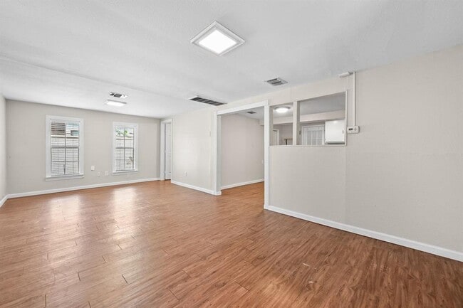 Photo - 1706 Riverview St