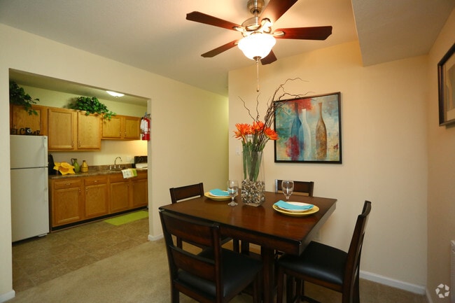 2BR,1BA,1000SF - Dining Area