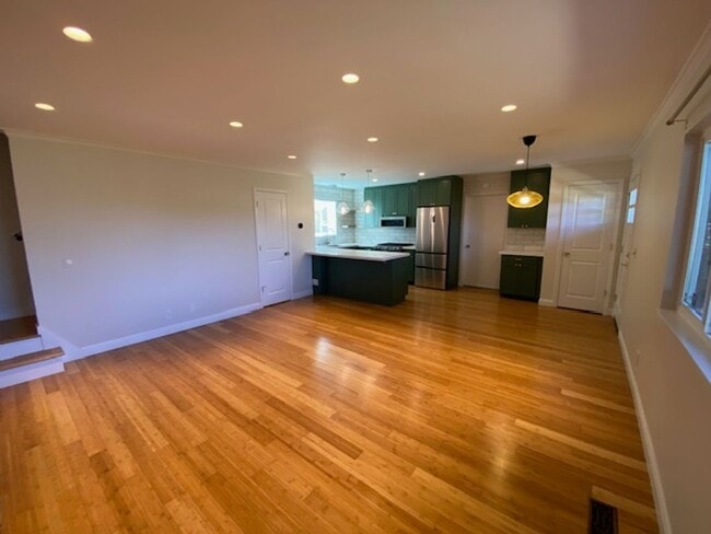 Photo - 2121 David Ave
