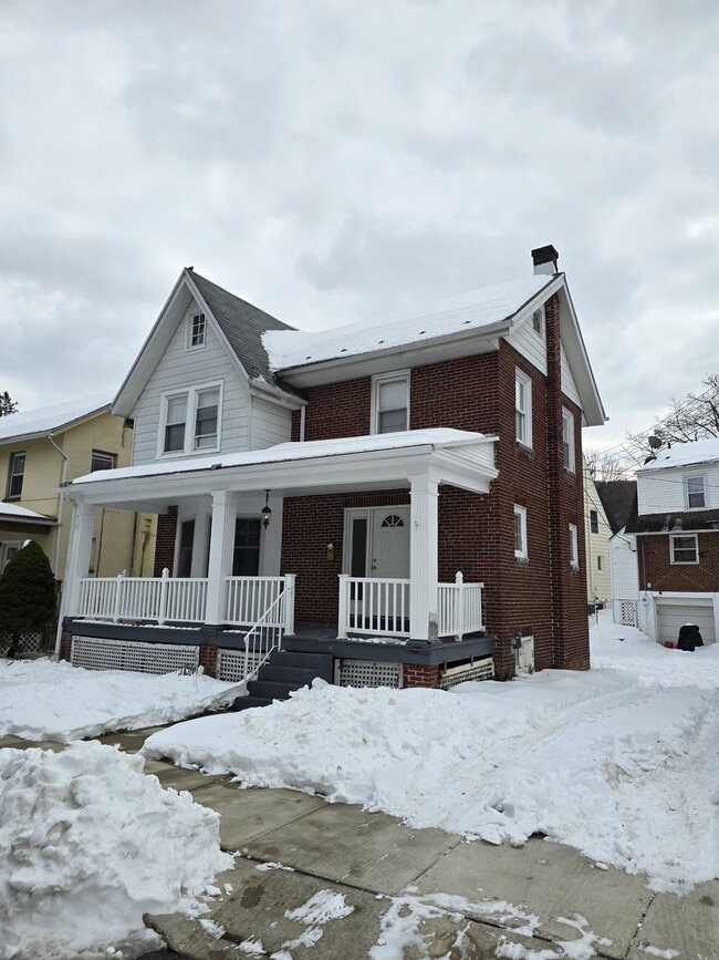 Building Photo - 2532 Glen Terrace