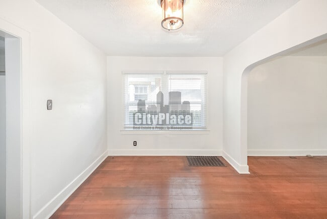 Photo - 810 N Gladstone Ave