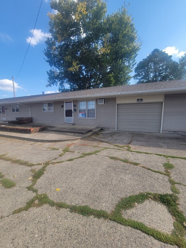Building Photo - 2022 Ohio Ave Rental