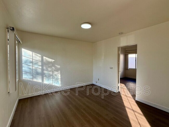 Photo - 810 Diamond St