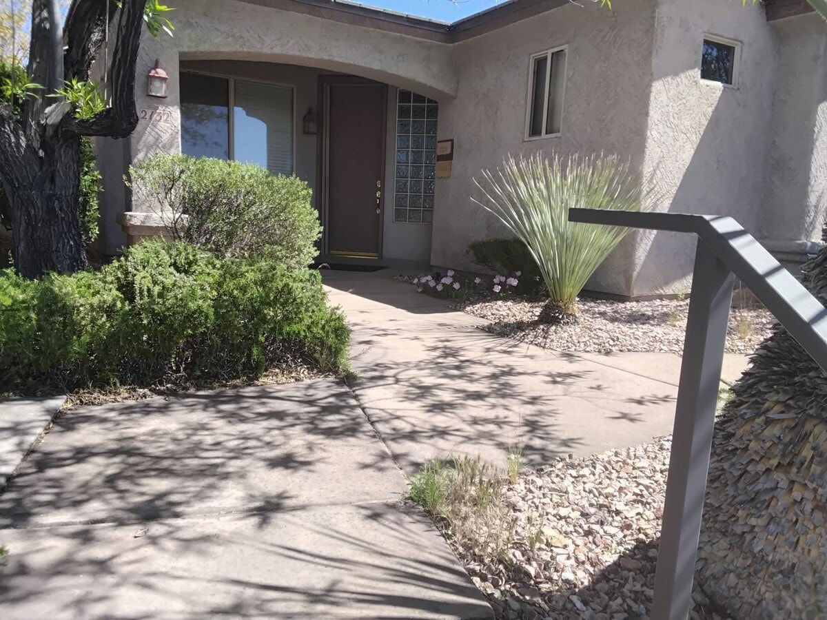 Adorable 2 Bedroom 2 Bathroom Home - Adorable 2 Bedroom 2 Bathroom Home