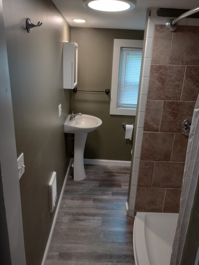 Photo - 206 E 8th St