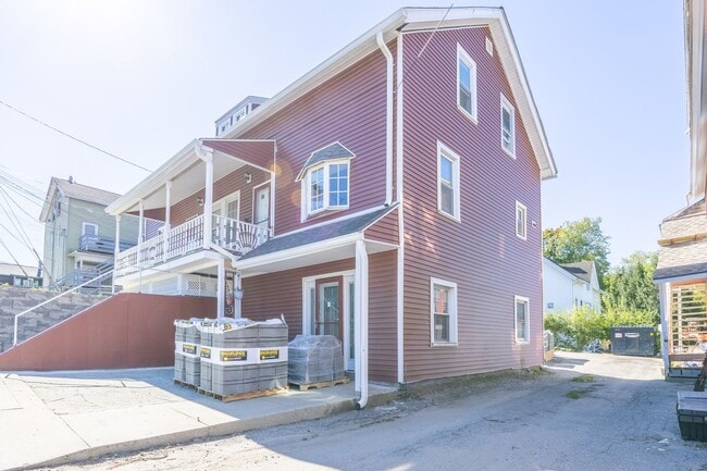 Photo - Spacious 3-Bedroom Duplex in Griswold Unit B