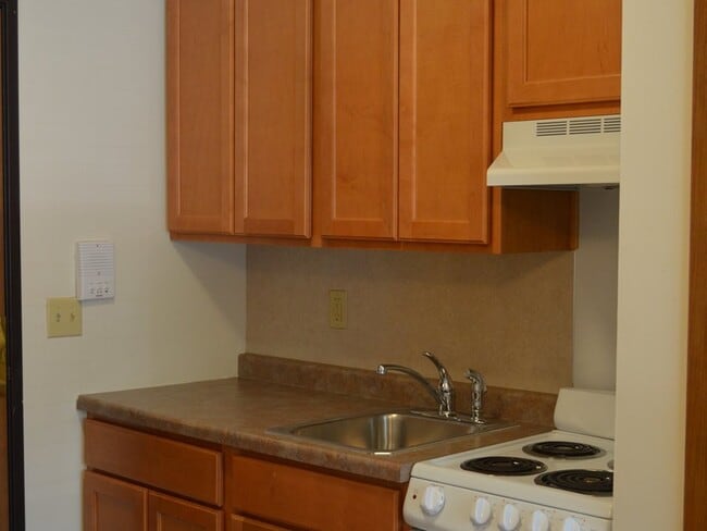 Photo - Elliot Court Apartments