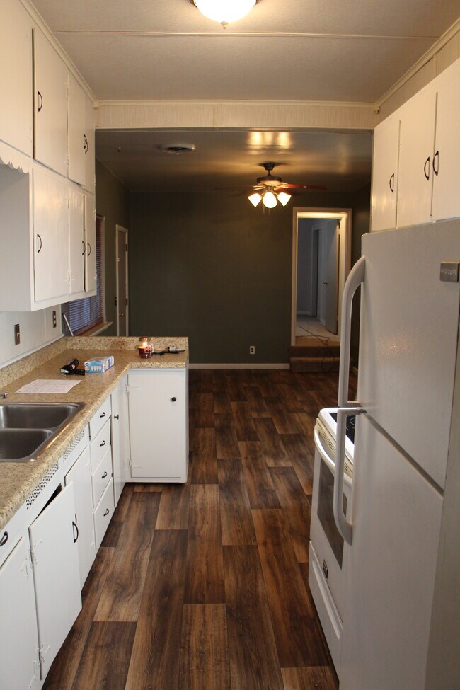 815 W Maple St Rental For Rent in Independence, KS