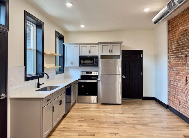 Building Photo - 709 N Duke St Unit 4 Rental