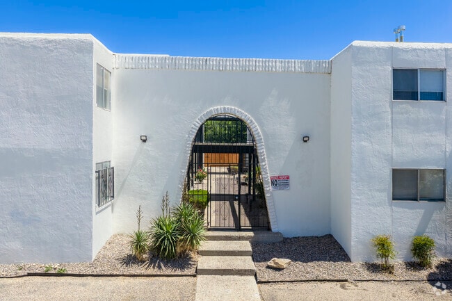 Building Photo - Playa Del Sol