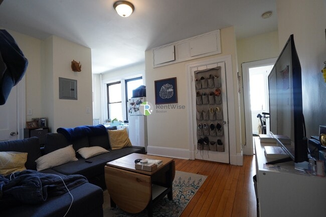 Building Photo - 1216 Commonwealth Ave Unit 8 COPY