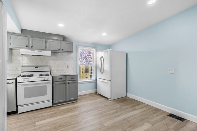 Photo - 412 Pleasant St