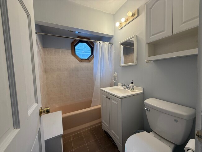 Photo - 527 Gallivan Blvd