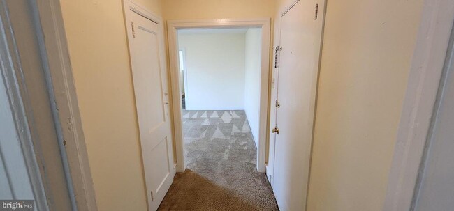 Building Photo - 33 S York Rd Unit 2A