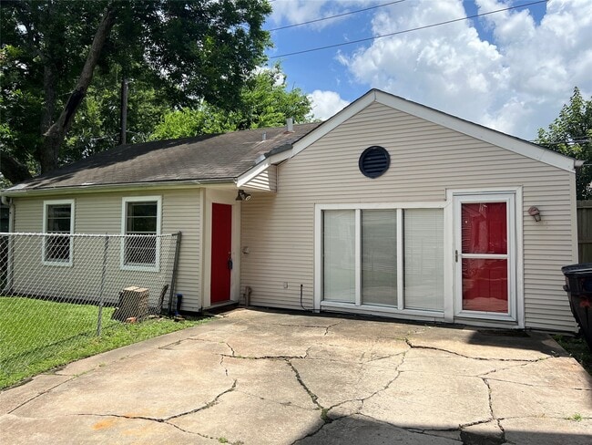 Building Photo - 2501.5 Dorrington St