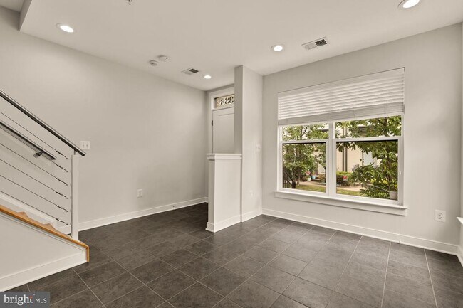 Photo - 4333 Kennedy St