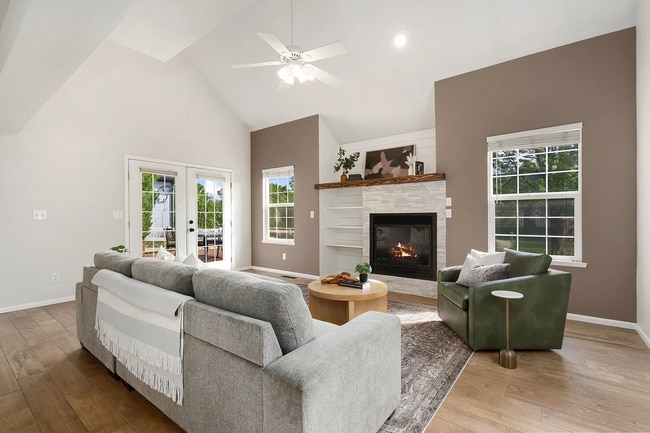 Photo - 2908 Des Moines Dr