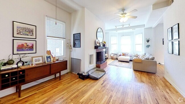 Building Photo - Recently Rehabbed Wrigleyville Two Bed Two... Unit 2 Rental