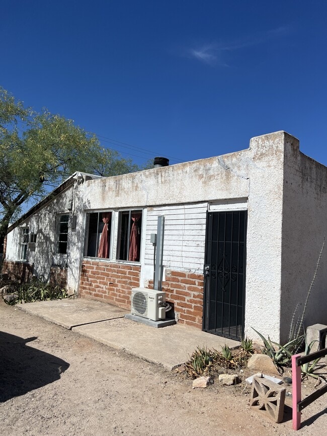 Building Photo - 320 N Warren Ave Rental
