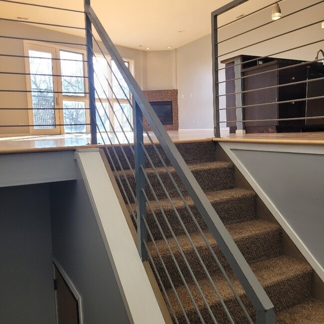 Building Photo - 2440 W Madison St Unit 3a