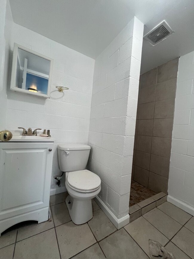 Photo - 1203 Roosevelt Blvd Unit B