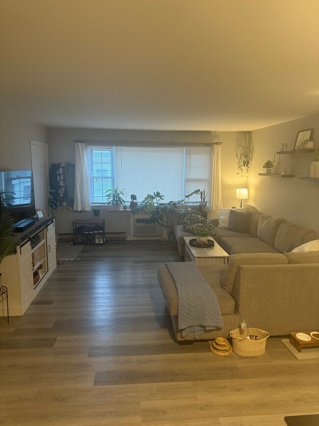 Photo - 227 W Caracas Ave Unit C