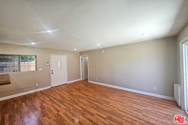 6946 Jellico Ave