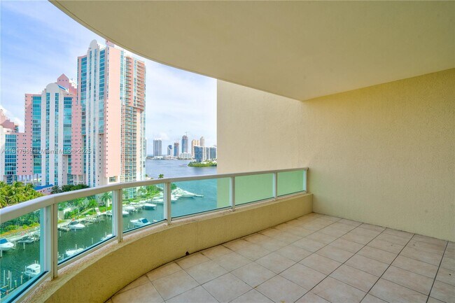 Building Photo - 3340 NE 190th St Unit 1204 Rental