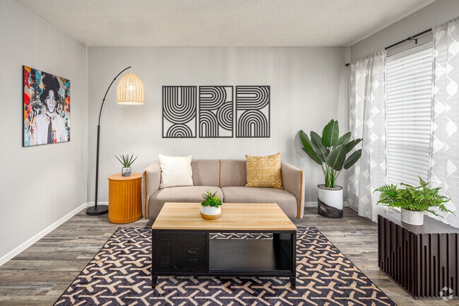 1BR, 1BA - 618SF - Living Room