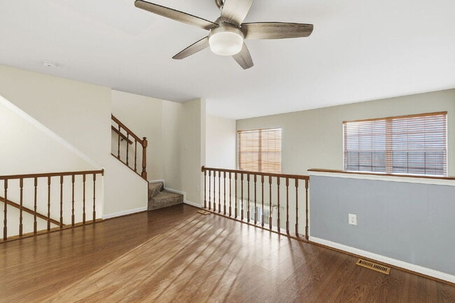 Photo - 335 Fullerton Pl