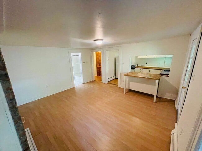 Building Photo - 343 Hamilton St Unit Apt 1