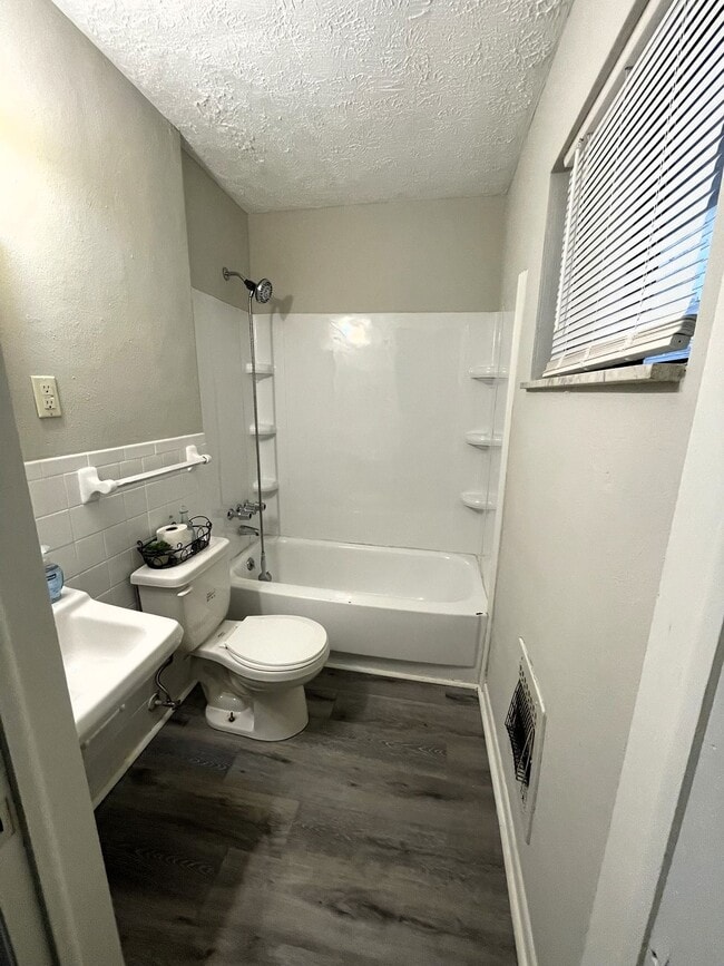 Photo - Charming 1Bed/1Bath Apartment with Washer/Dryer Hookups! Unit 30