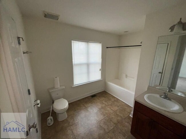 Photo - 114 Caswell Ct