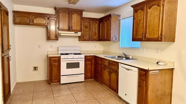 Photo - 202 N 10th Ave