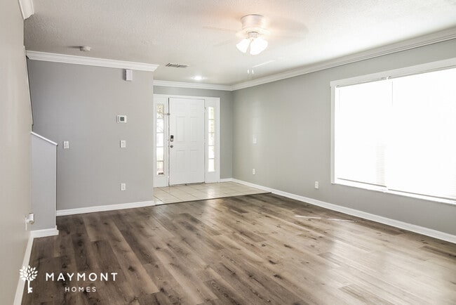 Photo - 8534 Hawbuck St