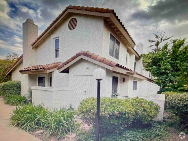 Building Photo - 1651 S Juniper Rental