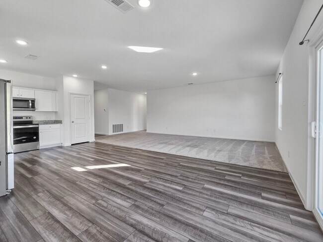 Photo - ***Move-in Special*** Move in by 11/30/202...