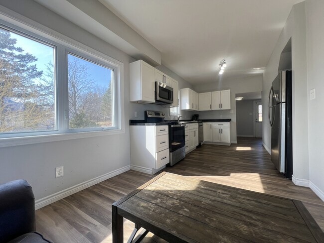 Photo - 99 Victoria St W