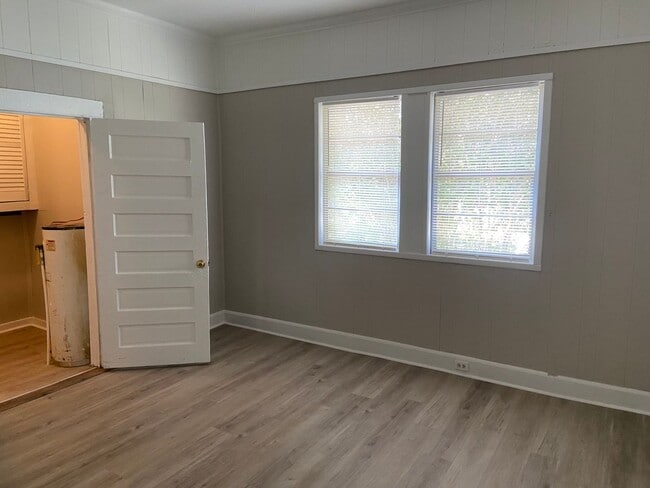 Photo - ***4 Bedroom / 1 Bathroom Home for Rent in...
