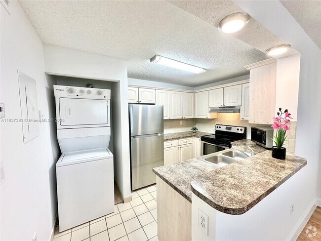 Building Photo - 351 Palm Way Unit 305 Rental