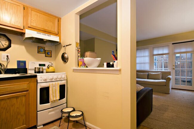 Photo - 4450 MacArthur Blvd NW Unidad 10A