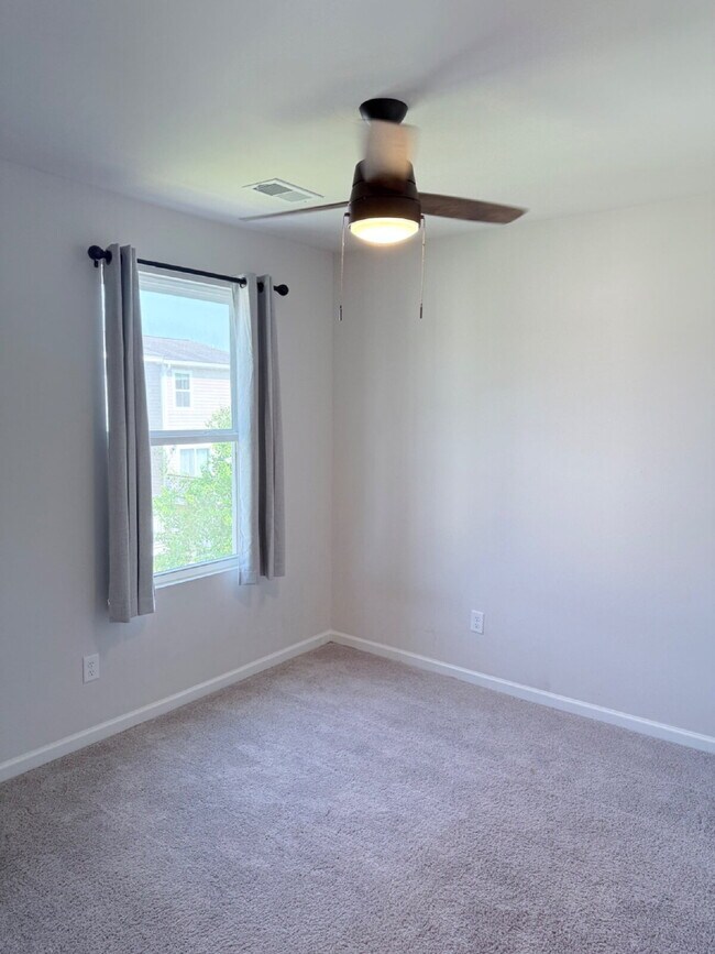 Photo - "Charming Coastal Retreat: 3-Bedroom on Is...