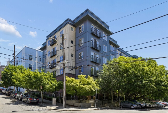 Building Photo - 1620 Belmont Ave Unit 125