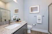 1BR, 1BA - 751SF - Primary Bathroom