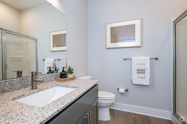 1BR, 1BA - 751SF - Primary Bathroom